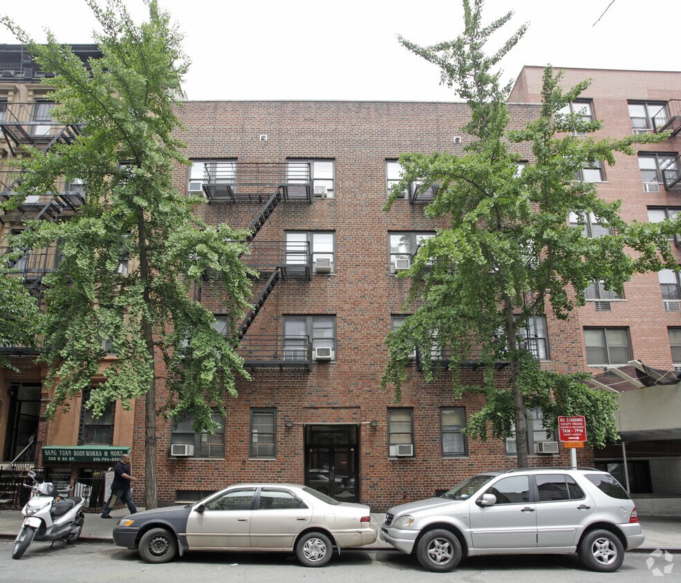 Foto del edificio - 227-229 E 83rd St