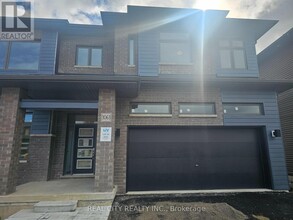 Building Photo - 3063 Sandy Acrs Ave