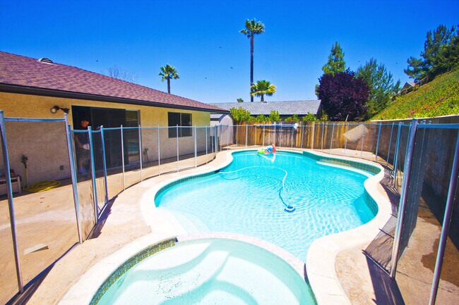 Foto del edificio - Bonsall Gem - Great Value with Pool/Spa, Available March 2026