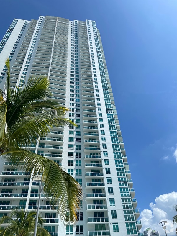 Building Photo - 950 Brickell Bay Dr