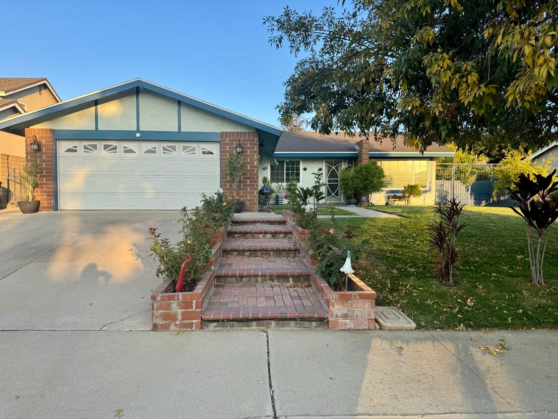 Primary Photo - 4704 Fox Glen Ave