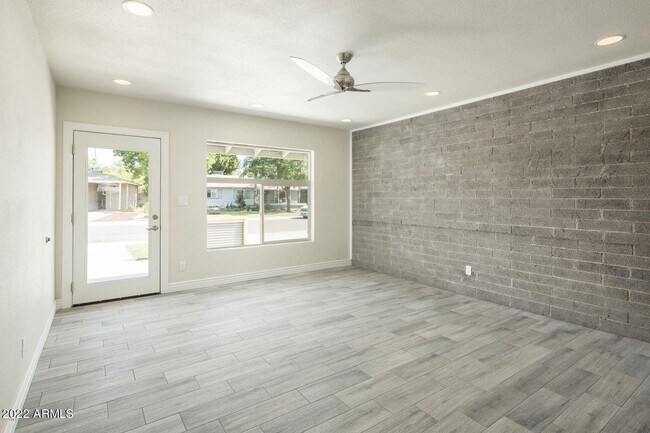Building Photo - 1432 W 7th St