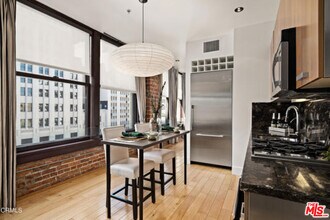 Building Photo - 460 S Spring St