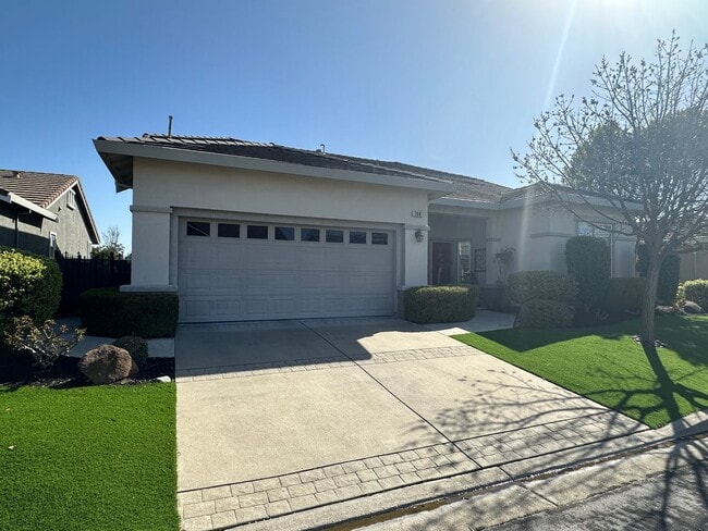 Building Photo - Gorgeous 2 Bedroom 2 Bathroom in Summerset...