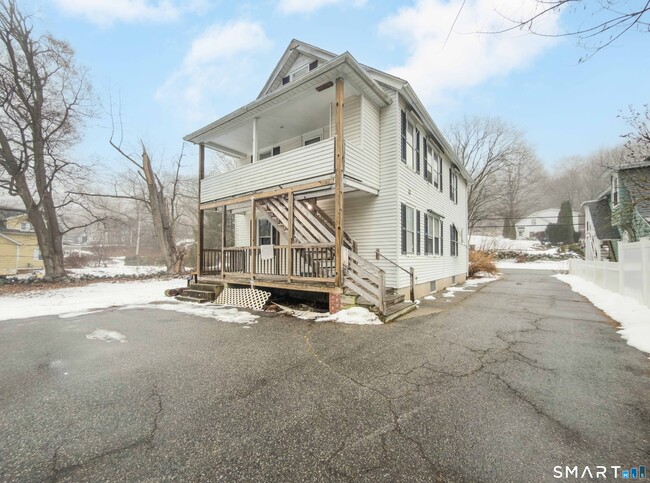 Foto del edificio - 72 Roosevelt Ave