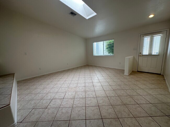 Foto del edificio - 10701 E 34th St