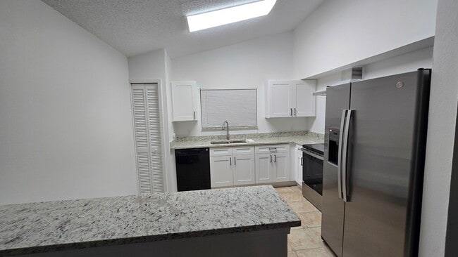 Foto del edificio - 846 Grenadier Dr