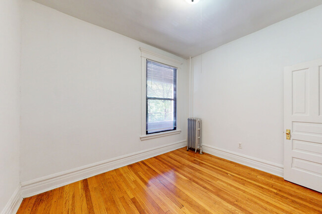 Dormitorio - 5405-5407 S. Woodlawn Avenue