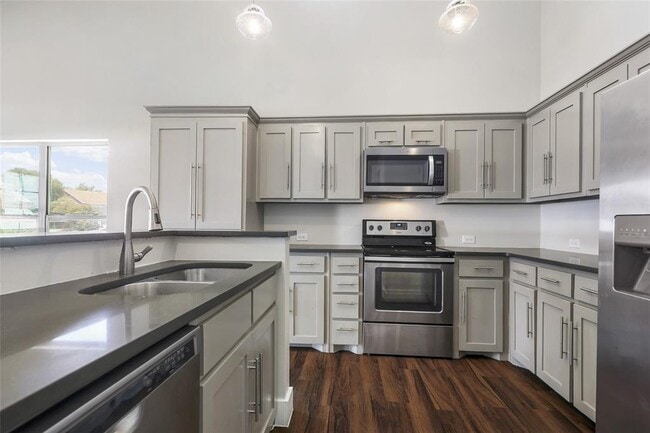 Building Photo - 11805 Alpheus Ave