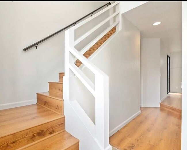 Building Photo - 461 Java St