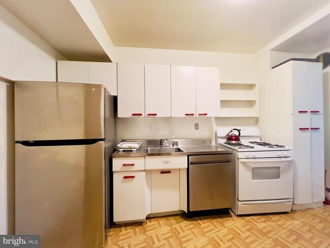 Foto del edificio - 4200 Cathedral Ave NW