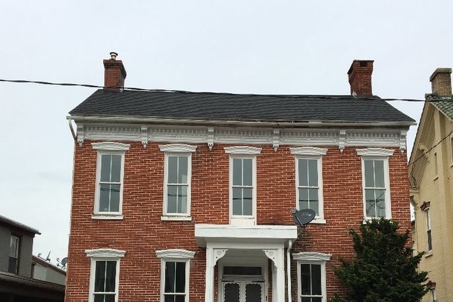 Building Photo - 17 W Main St