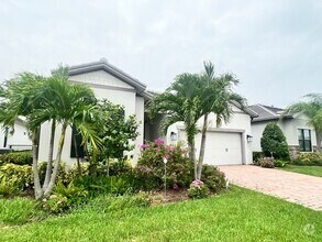 Building Photo - 655 S E Boboli Way