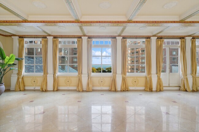 Foto del edificio - 1353 N Astor St