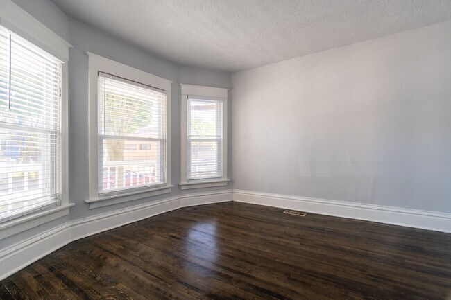 Building Photo - Don't Miss This Lovely Lower Unit in the H...