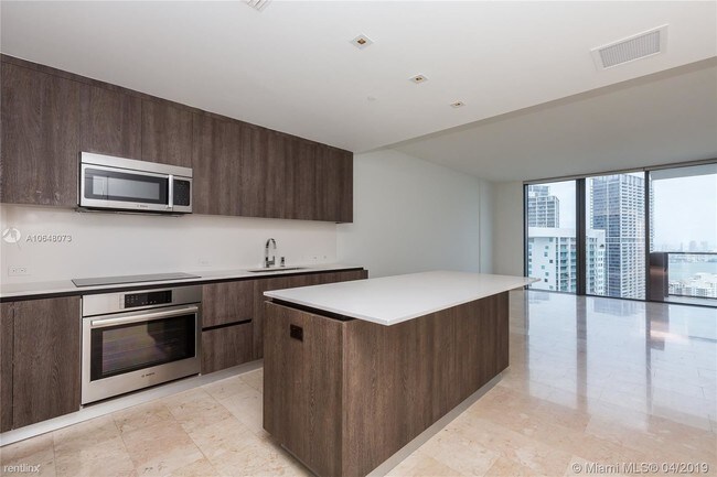 Building Photo - 1 br, 1.5 bath  - Reach Condo