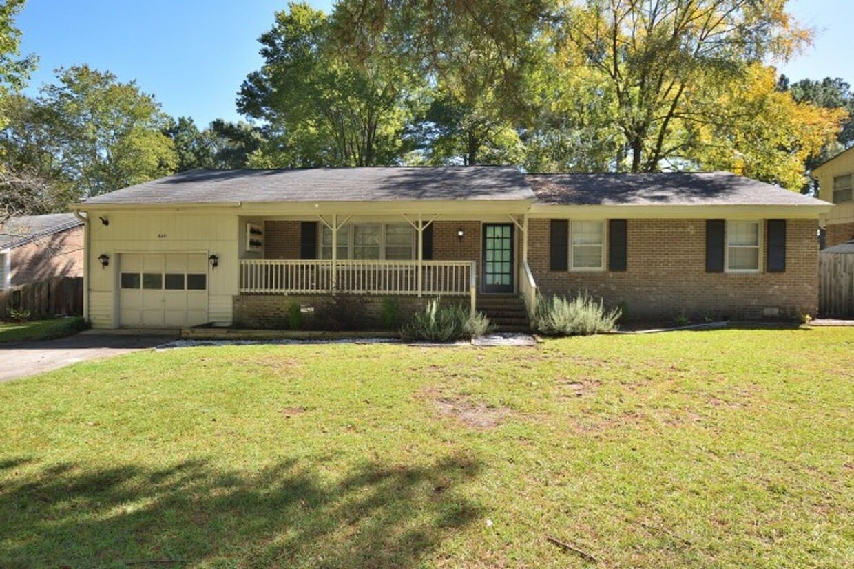 Primary Photo - 1629 Bridgedale Dr