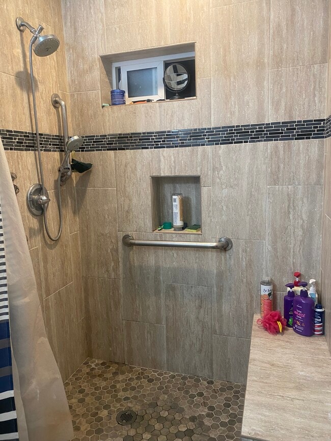 Foto del edificio - 18334 Lorne St