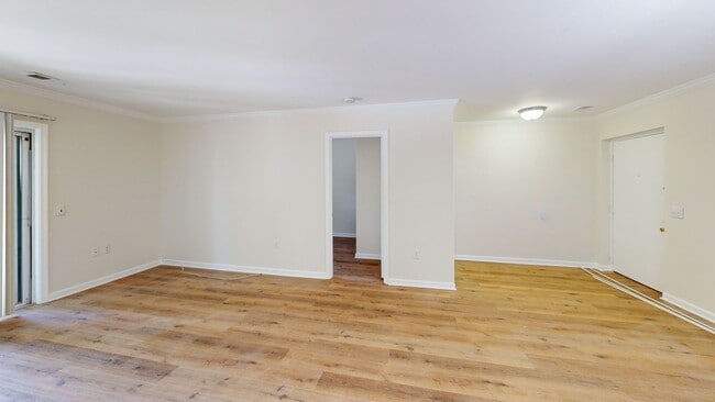 Building Photo - Updated 3Bedroom/2Bathroom - Great Location!