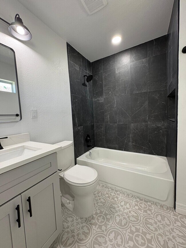 Building Photo - 1207 2nd Ave N