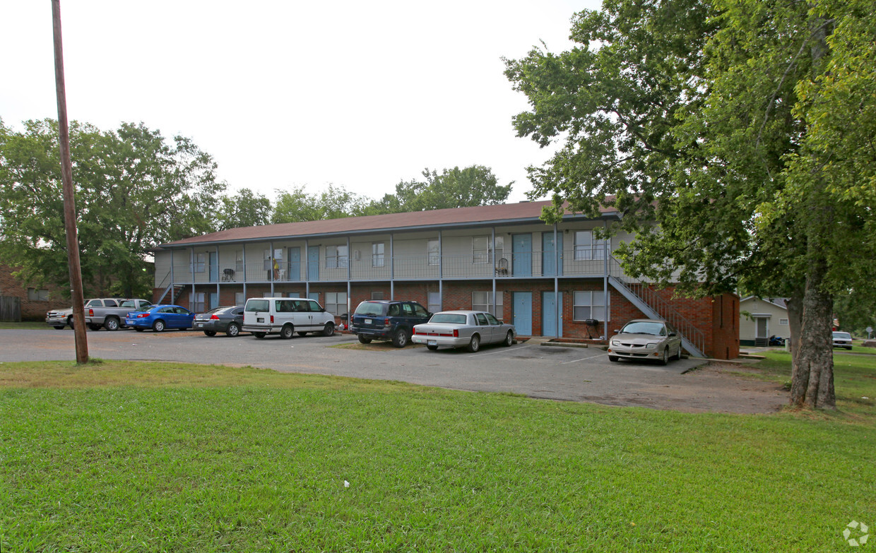 Building Photo - 1441 Monroe Ave SW