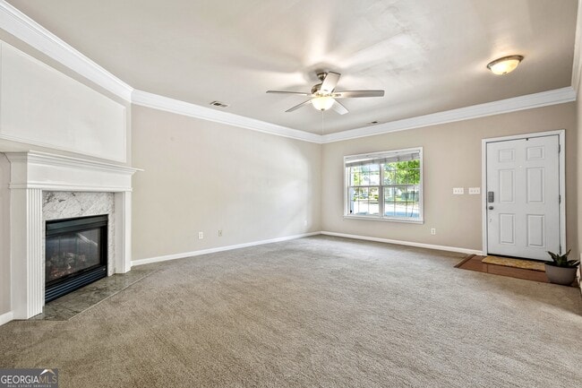 Foto del edificio - 606 Lofty Ln