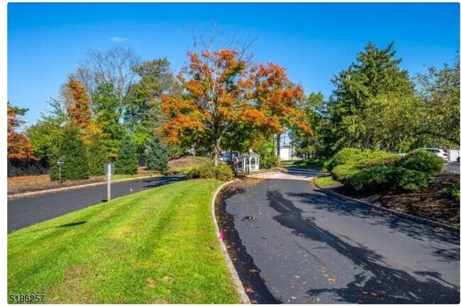 Foto del edificio - 712 Pinehurst Ct