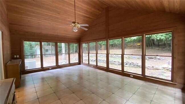 Foto del edificio - 1106 Thompson Rd