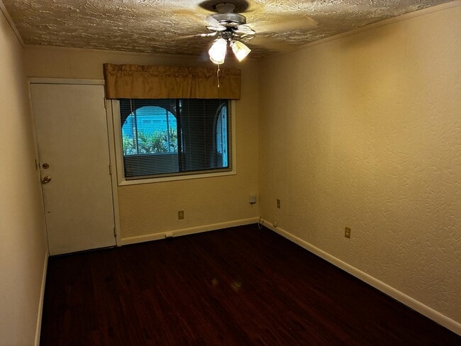 Building Photo - 8743 Buttercup St