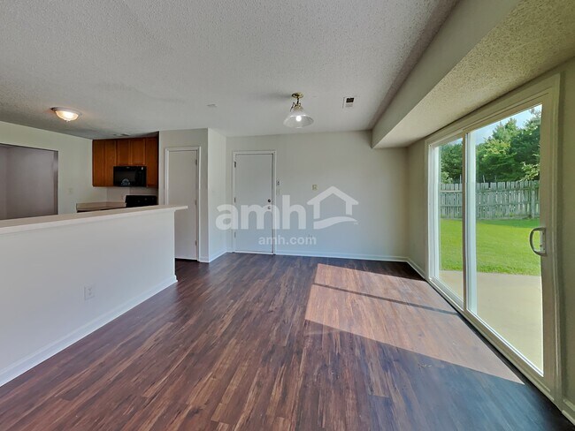 Building Photo - 107 Daventry Pl