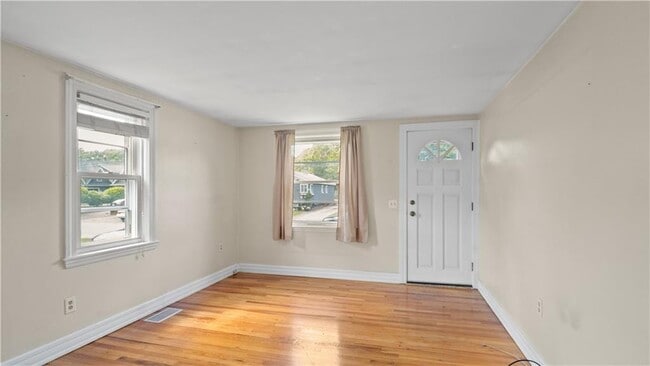 Building Photo - 92 Falcon Ave
