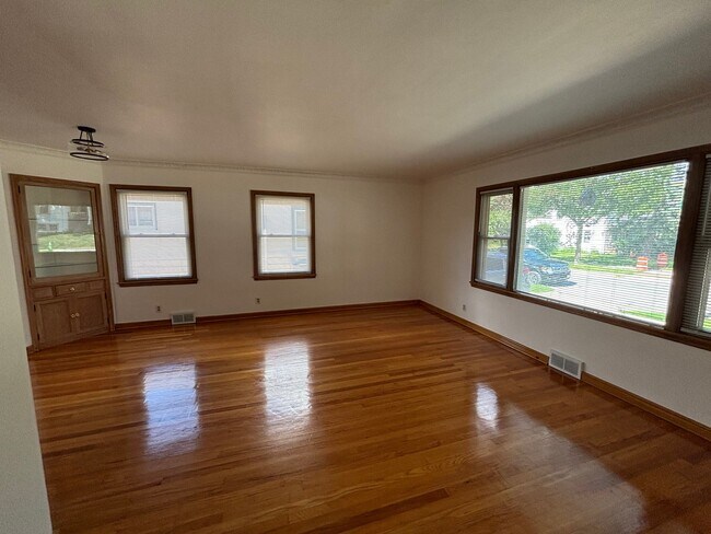 Foto del edificio - 361 N 62nd St