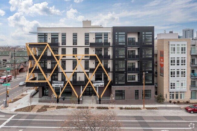 Building Photo - Espadin