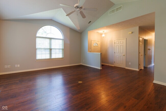 Foto del edificio - 15868 River Birch Rd