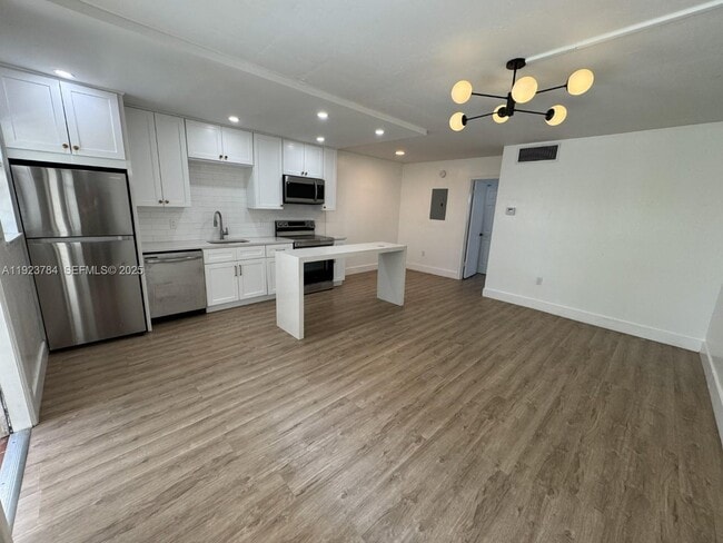 Foto del edificio - 1720 Cleveland St