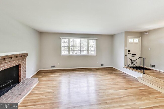 Building Photo - 14207 Gaines Ave