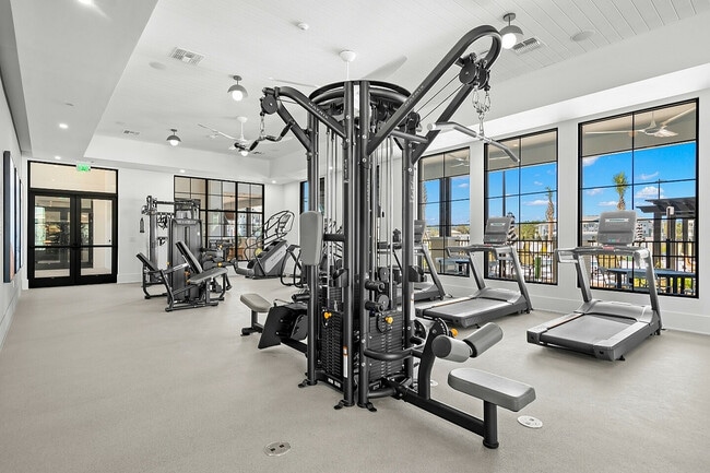 Equipos de cardio y entrenamiento con pesas - Marlowe Live Oak