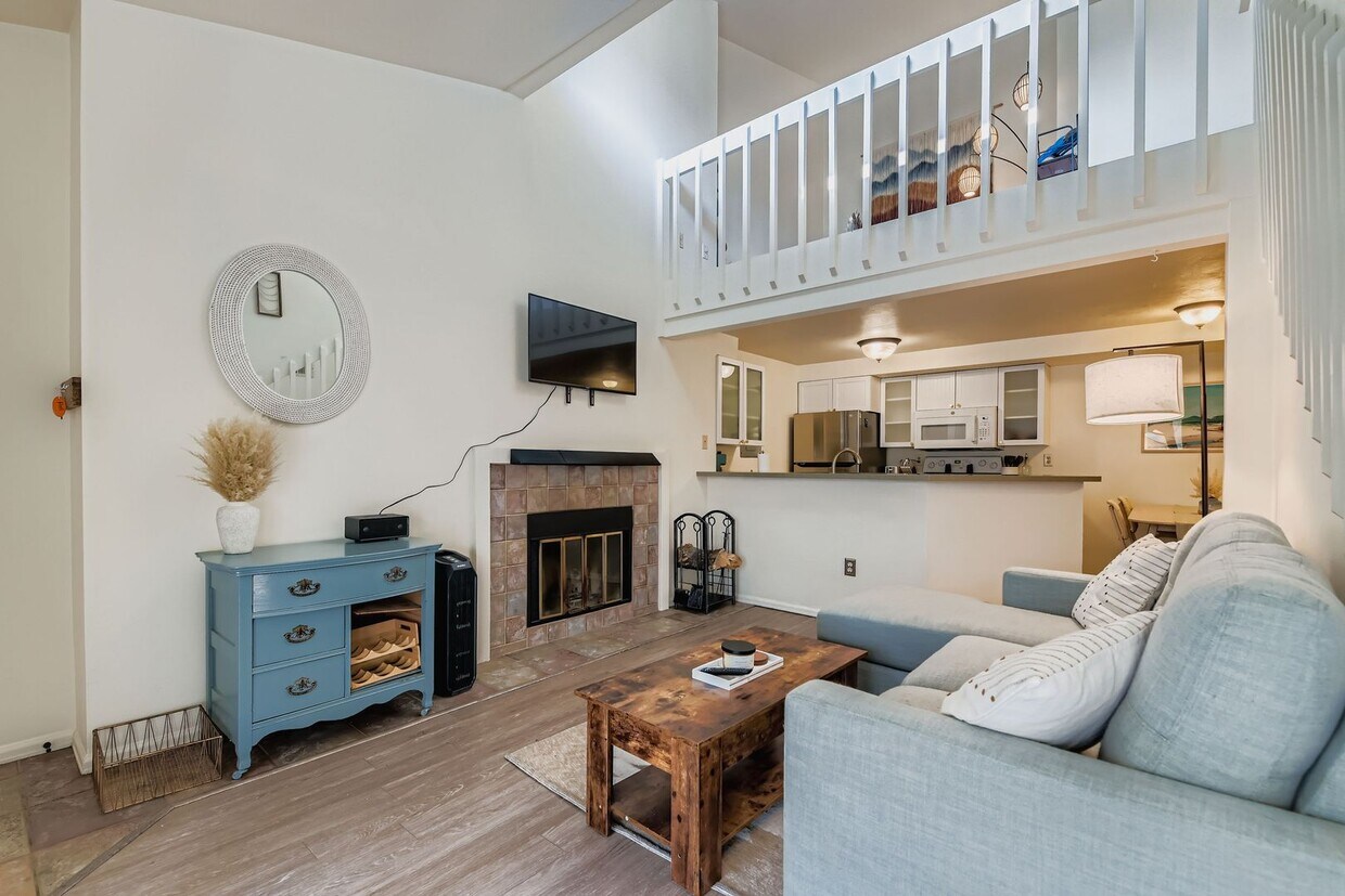 Foto principal - Peaceful 2BR Retreat Near Bobolink Trail
