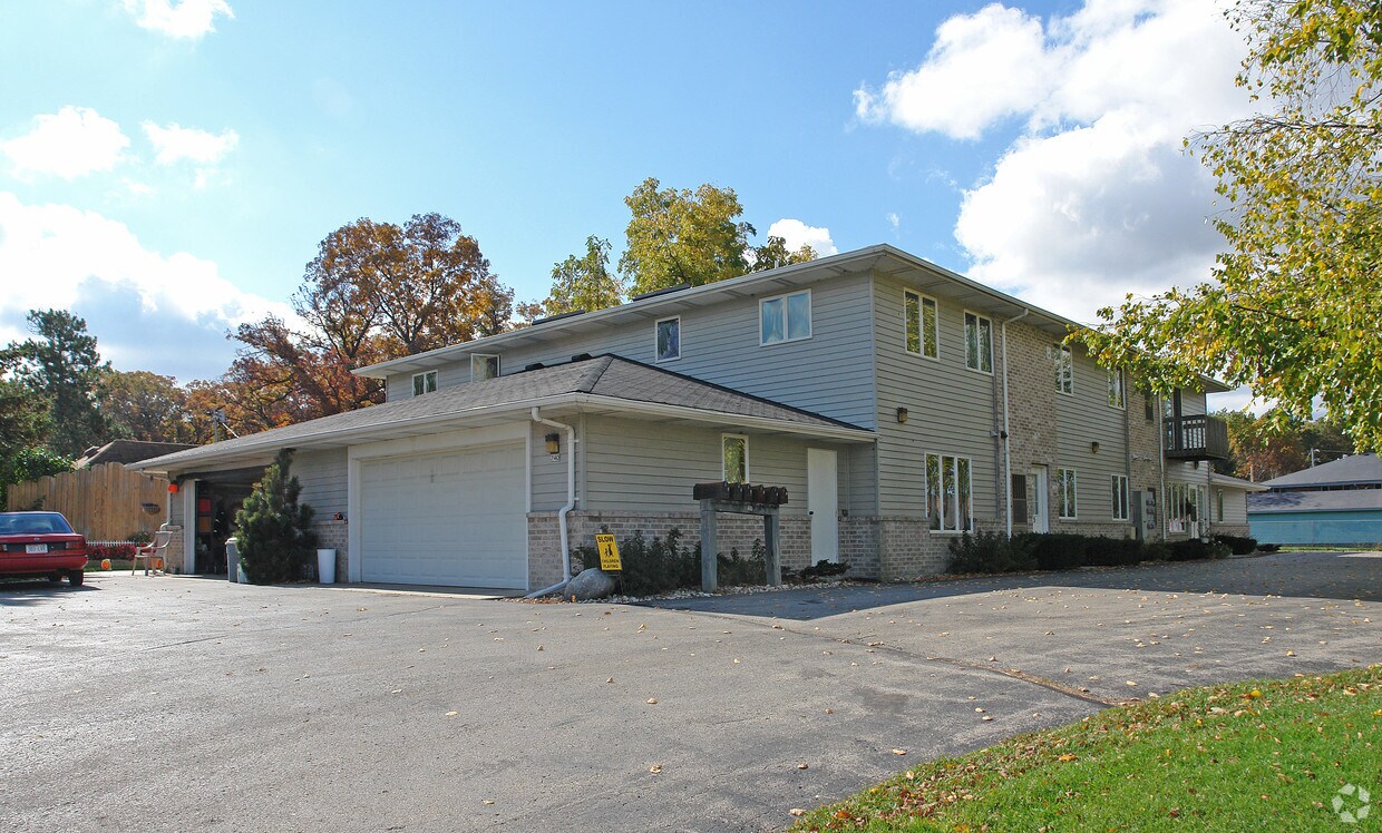 740 1st St, Waterford, WI 53185 Apartments in Waterford, WI