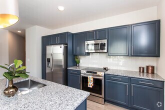 2BR, 2BA - 1,031-1,089 SF - Stevie - Xander on State