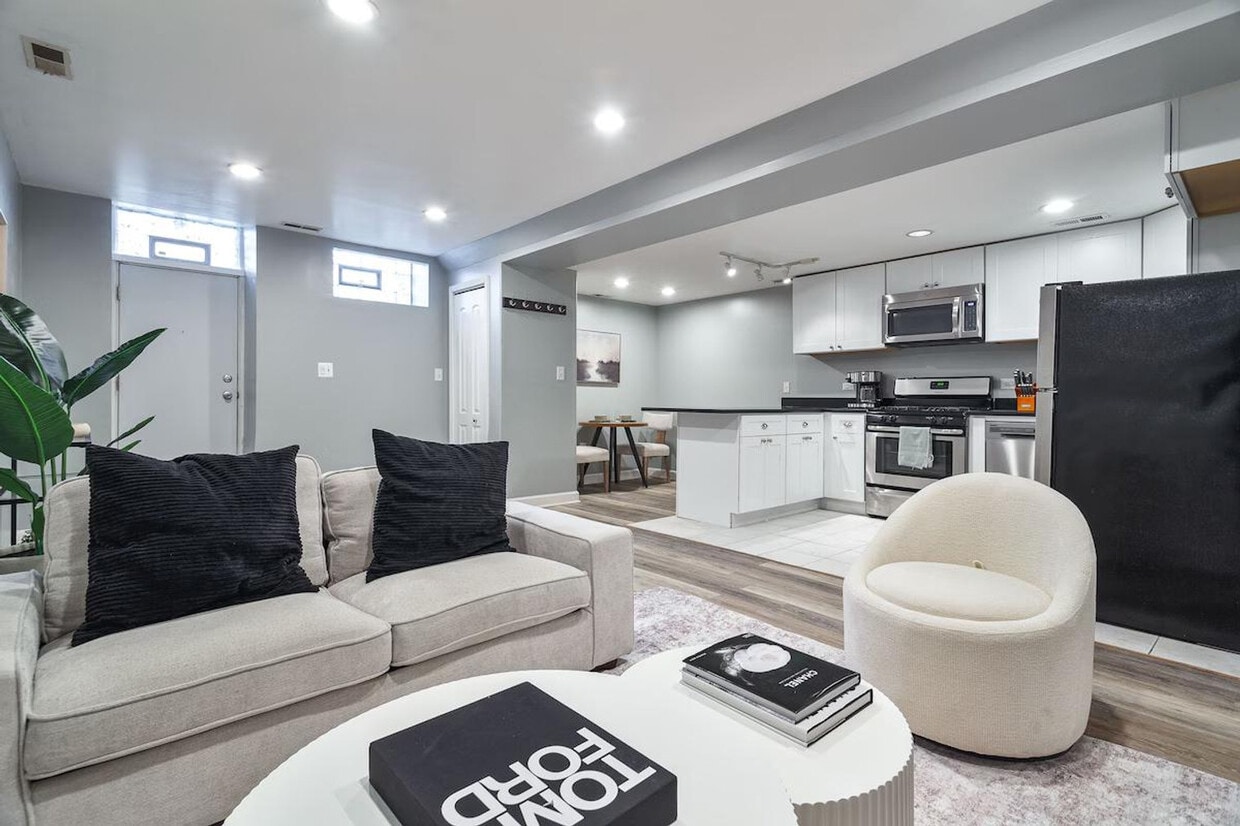 Foto principal - 3029 N Oakley Ave