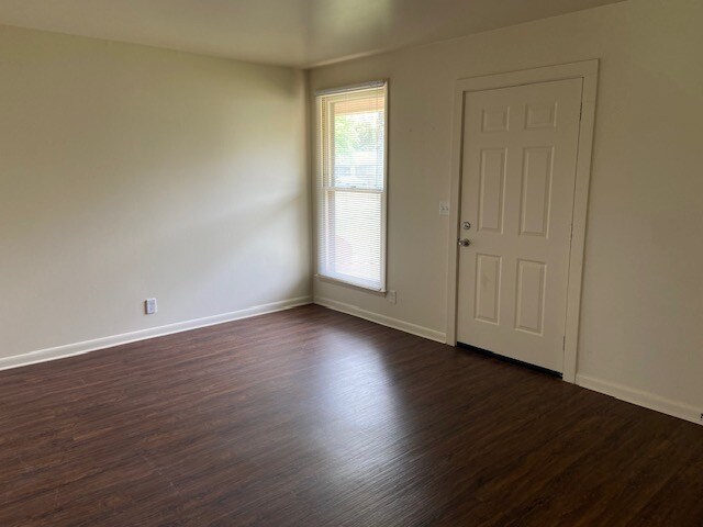 Foto del edificio - 2328 Tinnell Ct