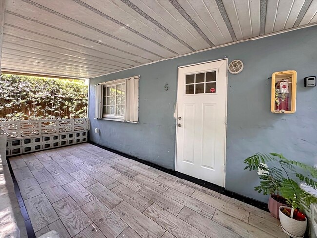 Foto del edificio - 969 Bay Dr