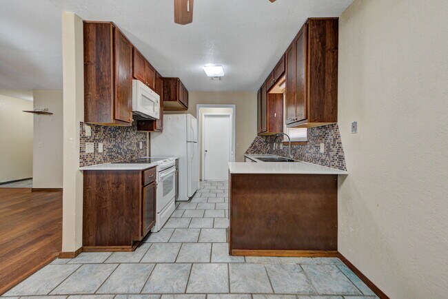 Foto del edificio - 905 Hawks Nest Dr