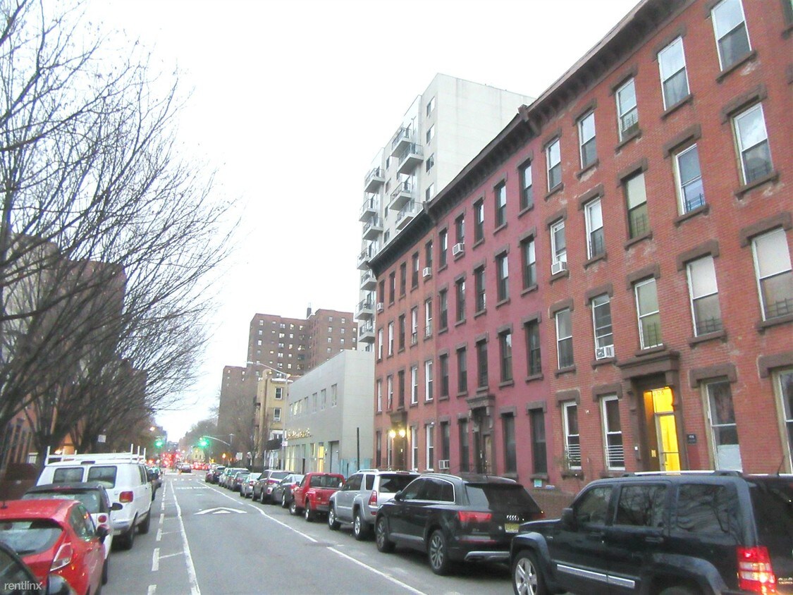 Primary Photo - 368 Baltic St