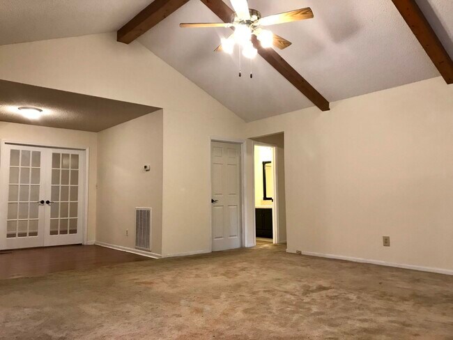 Building Photo - 4448 Huntington Dr