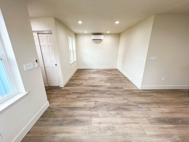 Foto del edificio - Newly Built One-Bed, Two-Bath House in the...