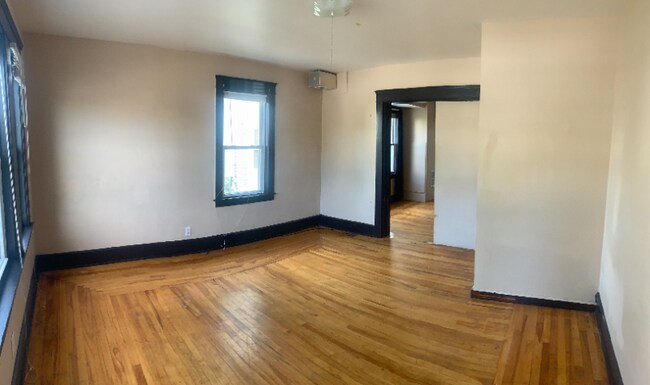 Building Photo - 2 N Main St