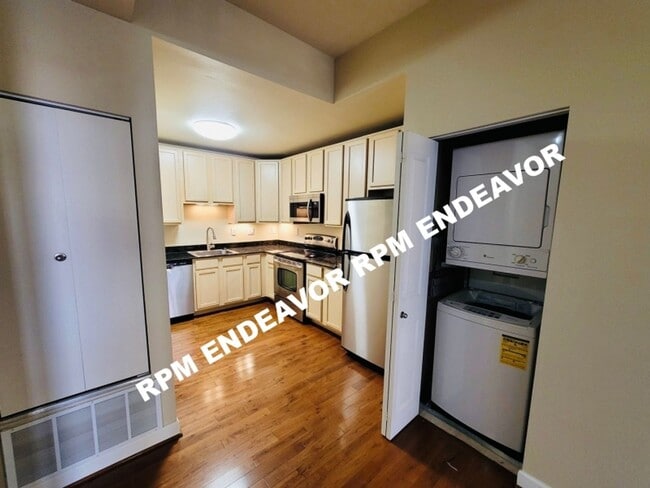 Building Photo - "Charming 2-Bed Condo with Bay Window & Ga...