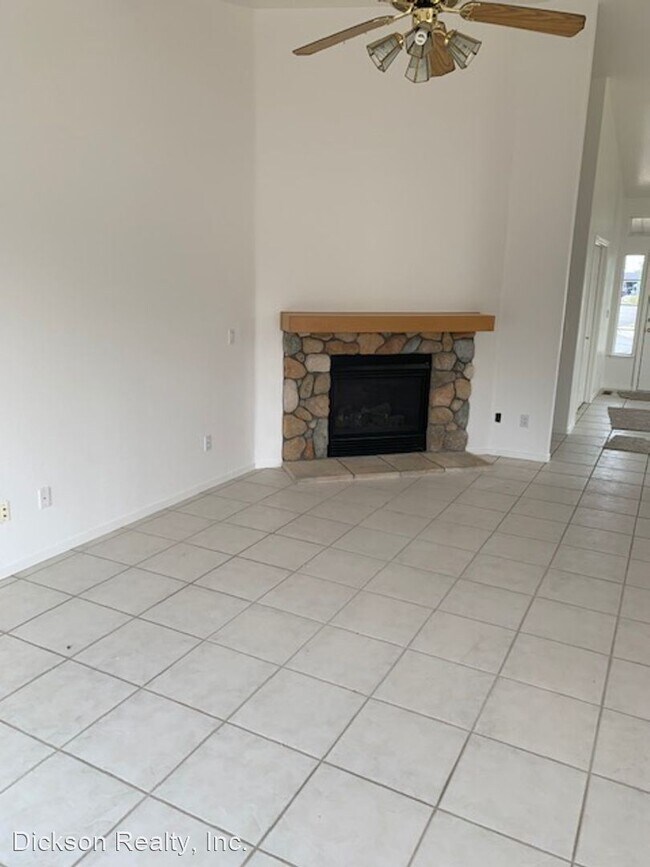 Building Photo - 3 br, 2.5 bath House - 15500 Quicksilver Dr
